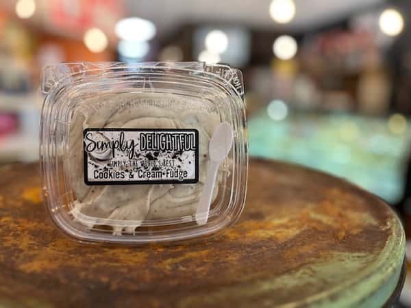 Simply Delightful Cookies & Cream Fudge 7oz