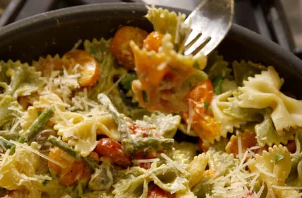 Pasta bowtie primavera