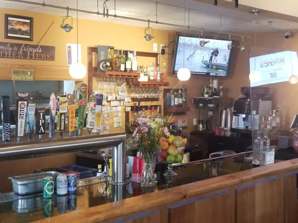 the bar at cottonwood on the greens