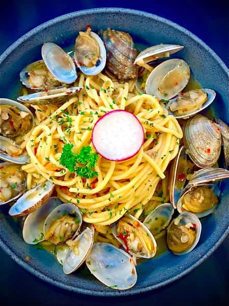 SWEET BABY CLAM with Garlic Noodle 