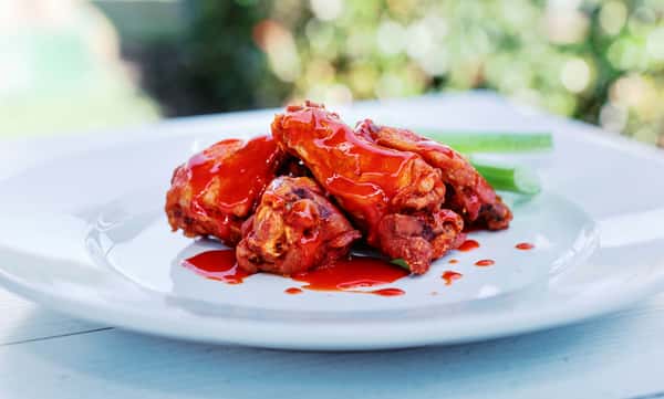 saucy hot wings
