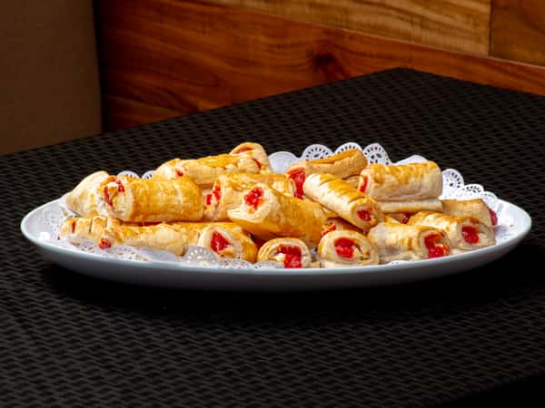 Mini Pastelitos Cubanos Guayaba y Queso | Guava and Cheese Cuban Pastries