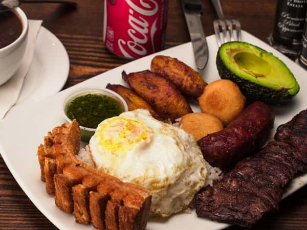 Bandeja Paisa Colombiana / Colombian Paisa Platter