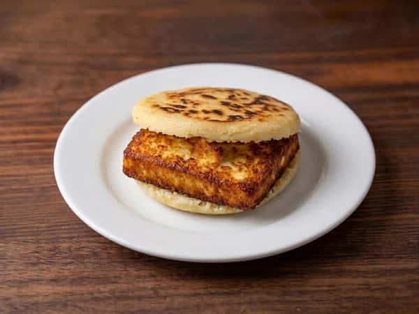 Arepa de Queso Frito / Fried Cheese Arepa