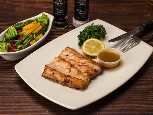 Filete de Mahi Mahi al Ajillo / Garlic Mahi Mahi Steak