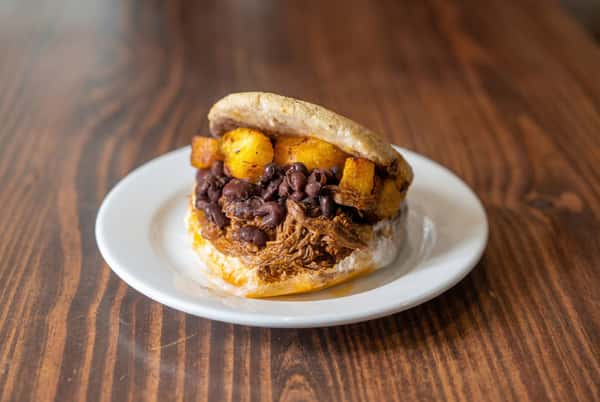 Arepa Pabellón / Venezuelan Typical Arepa