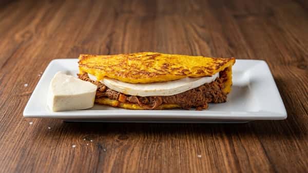 Cachapa con Carne Mechada / Cachapa with Shredded Meat