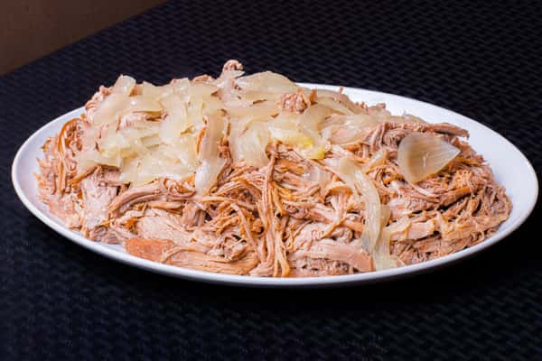 Lechón Asado Con Cebolla Sautee