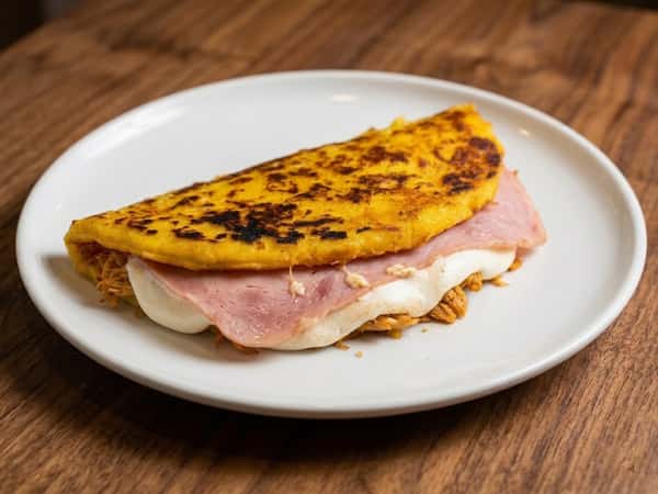 Cachapa "Lo Mio" / Cachapa With Ham