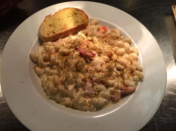 Mac and cheese with lobster. Garlic bread on the side