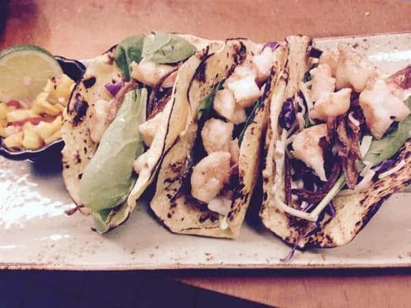 fish tacos with spinach leaves and cabbage