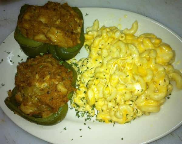 stuffed bell peppers with mac and cheese