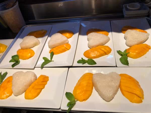 sticky rice and mango