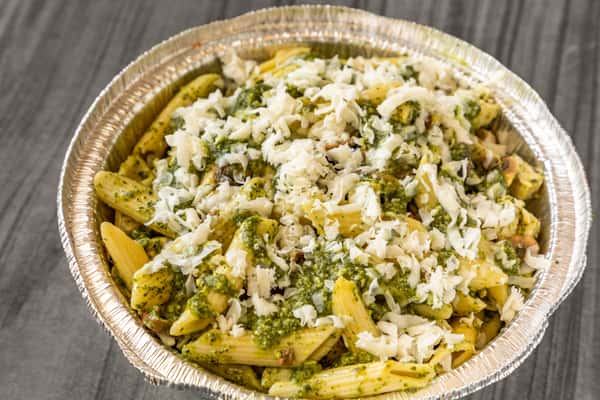 Penne with Pesto Sauce, Chicken, Mushroom and Garlic Bread