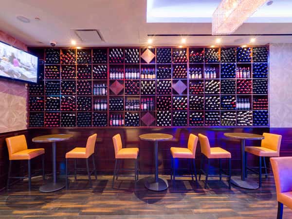 Bar and lounge area Empire West