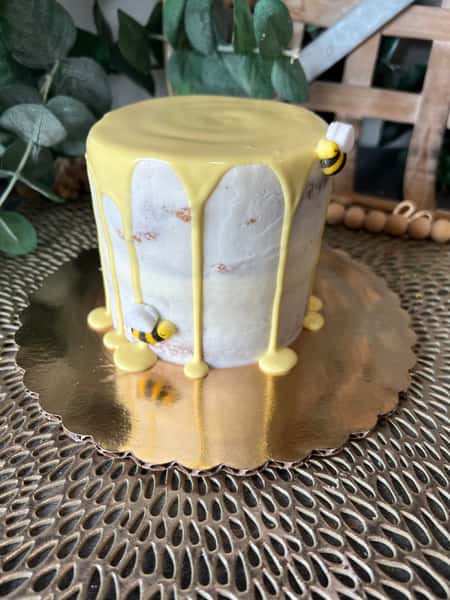 smash cake bee