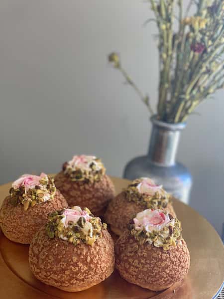 Pistachio cream puff