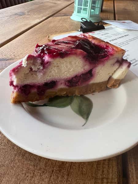 Blackcurrant cheesecake