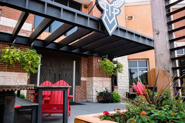 hoffs-steak-and-steins-exterior-2