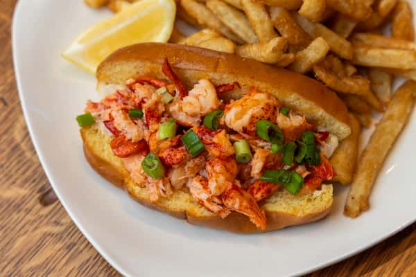 Spicy Lobster Roll Roswell