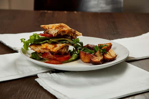 CHICKEN SANDWICH, LUNCH