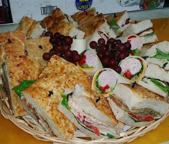 Gourmet sandwich basket