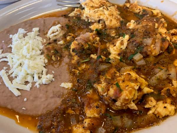 Huevos en Salsa Molcajete