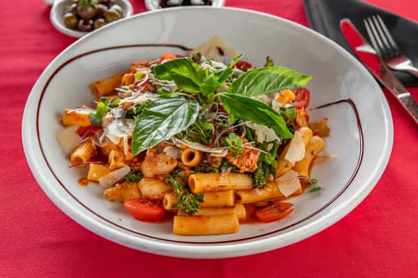 Penne Primavera con Salsicce