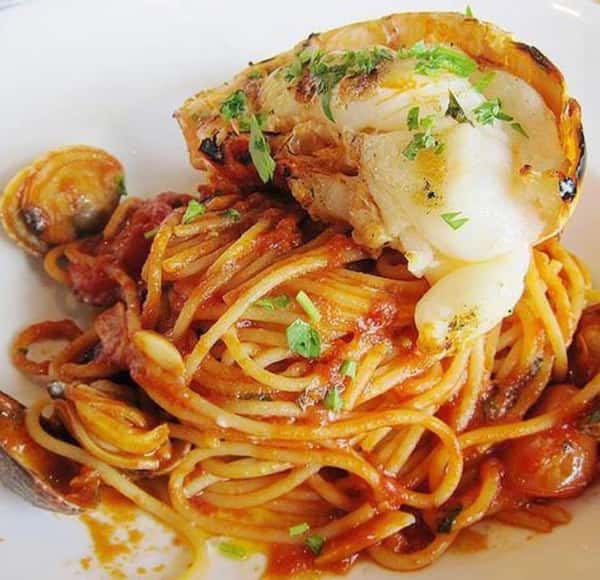Seafood and spaghetti