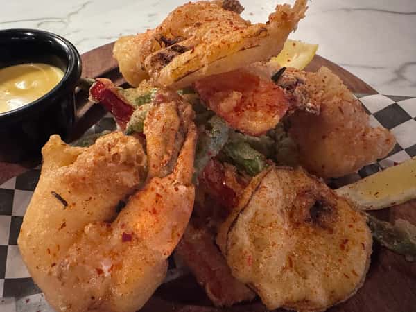 CRISPY SHRIMPS & CALAMARI