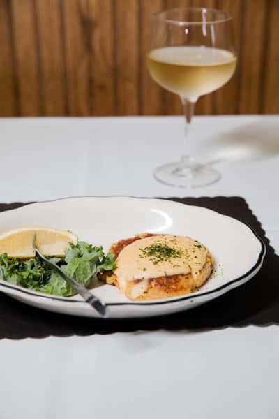 crab cake and wine