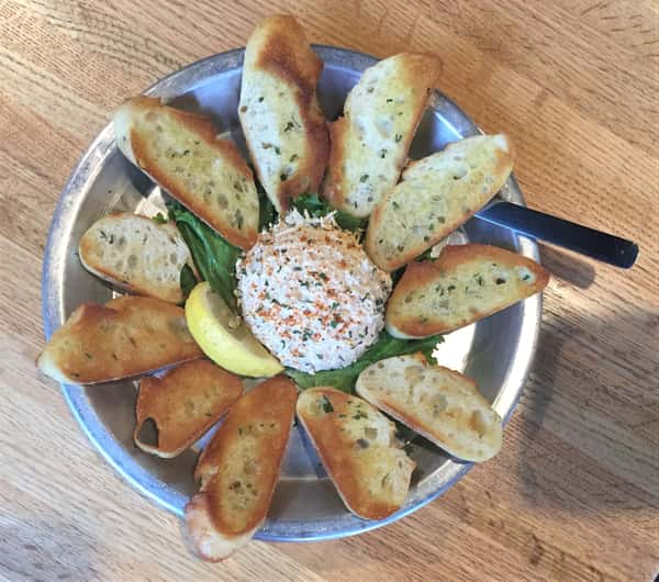 Cajun Cold Crab Dip with Chips