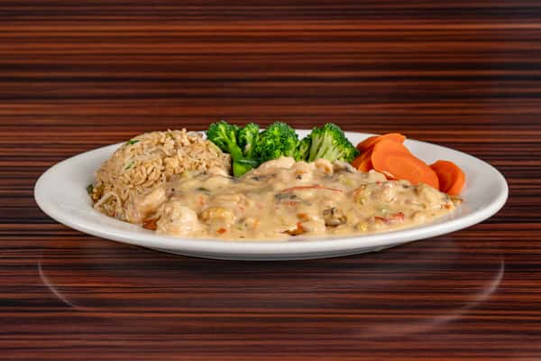 Filete De Pescado Con Crema De Mariscos