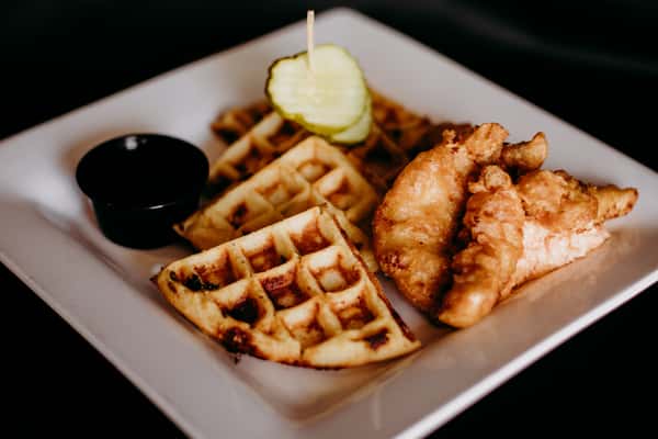 CHICKEN & WAFFLE