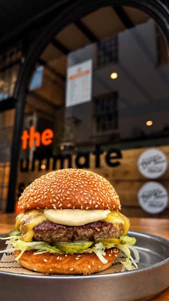 “THE PHAT BOY”

Our new chef’s special available Wednesday 30 September.

•200g dry-aged PHAT patty
•Champagne and bone marrow white onion
•Ogleshield British cheese
•Burnt butter mayo
•Dill pickle 
•Iceberg

Big, rich and only here for a limited time. 

What do you prefer SMASH OR PHAT ?