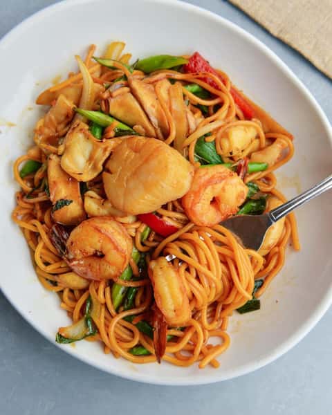 Garlic Noodles with Seafood