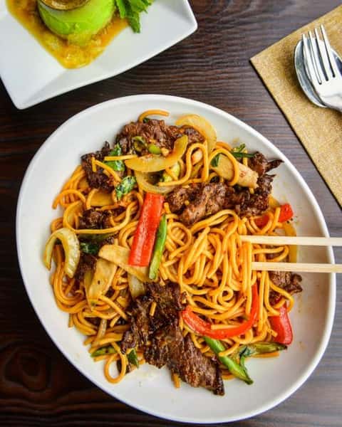 Garlic Noodles with Beef