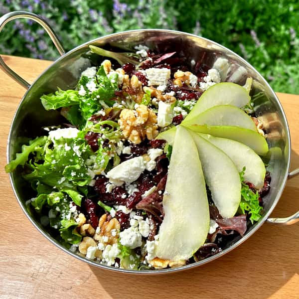 PEAR & WALNUT SALAD (V)