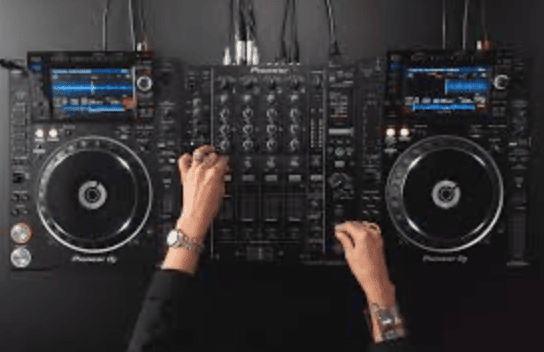DJ