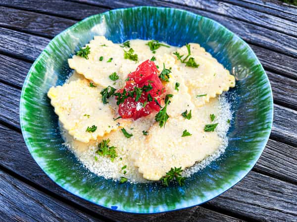 Cheesy Ravioli (V)