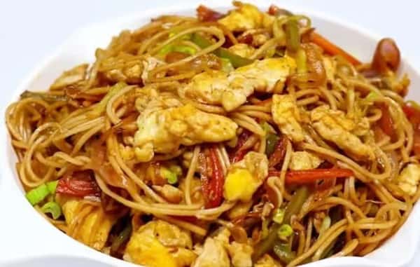 Egg Hakka Noodles