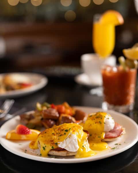 🍳 Some brunch classics never miss. ✨

Poached eggs, hollandaise, ham, and an English muffin done the way it should be, served with breakfast potatoes on the side. 🥂

Meet us at tomorrow at GROVE for Sunday brunch from 10 AM-3 PM! 

#GroveLWR #BrunchAtGROVE #EggsBenedict #LakewoodRanchBrunch #BrunchPlans