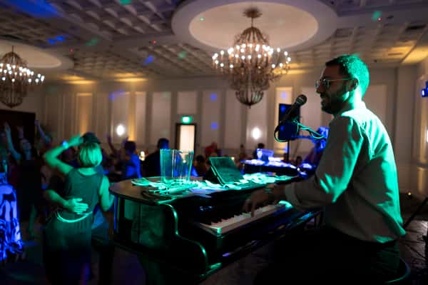 Dueling Pianos