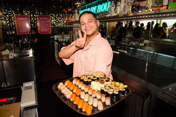 Sushi serving