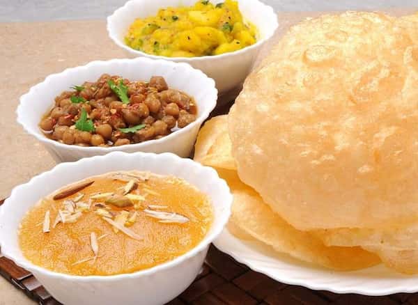 Halwa Bhatura (2) w/ Cholay