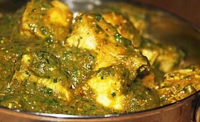 Soya Saag Chicken (Half Tray)