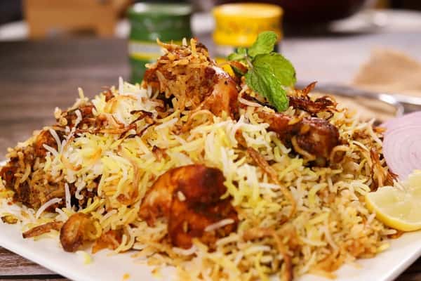 Soya Chicken Biryani w/ Raita & Curry Sauce (vegan)