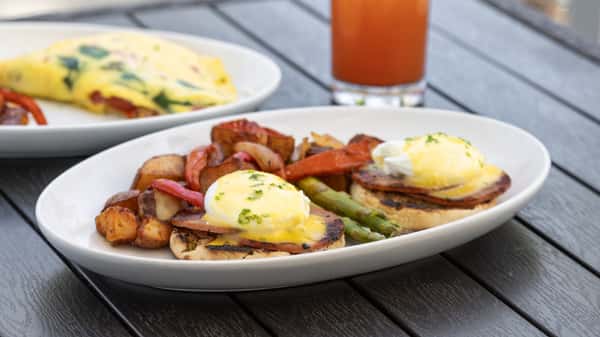 Classic Eggs Benedict*