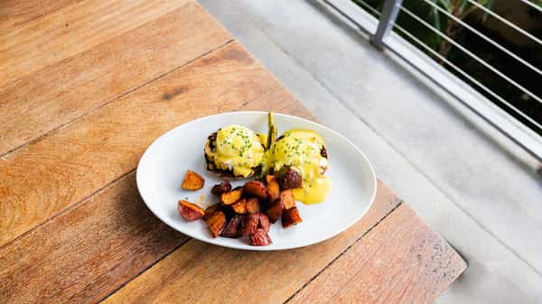 Crab Cake Benedict*
