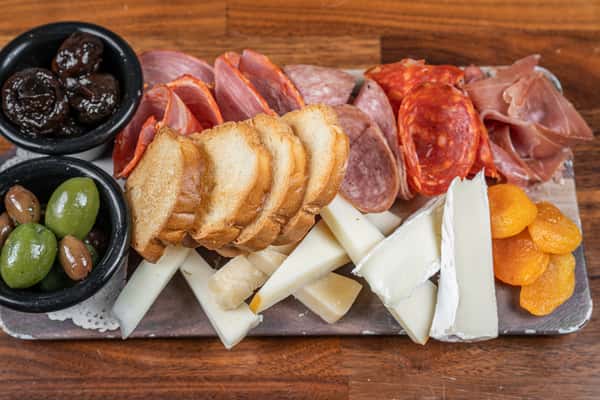 Affettati Misti e Formaggi Assortiti Board